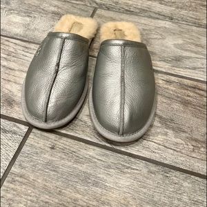 Ugg Pearle metallic slipper size 7